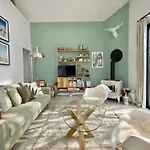 Eureka Air-conditioned Pereire - *