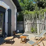 Eureka Air-conditioned Pereire - بيت للعطل *