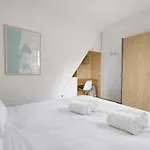 Eureka Air-conditioned Pereire - بيت للعطل آركاشو