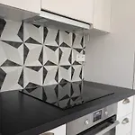 Eureka Air-conditioned Pereire - بيت للعطل