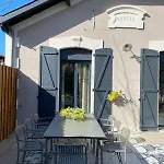 Eureka Air-conditioned Pereire - بيت للعطل